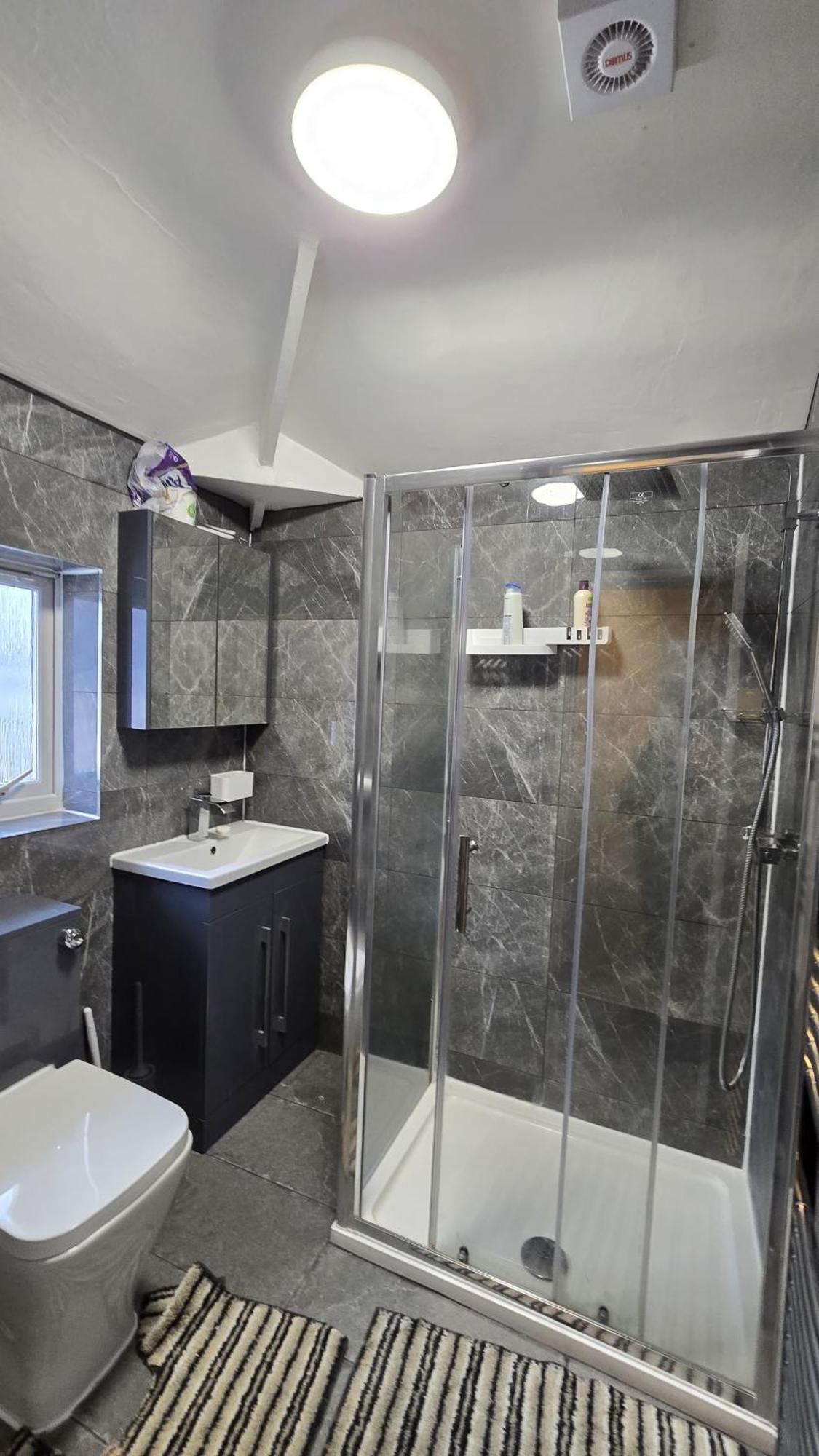 Entire Three Bedroom House In 버밍엄 외부 사진